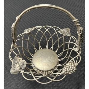Silver Plated Basket Grapes Leaves With Handle Center Piece Holiday Silversmith
